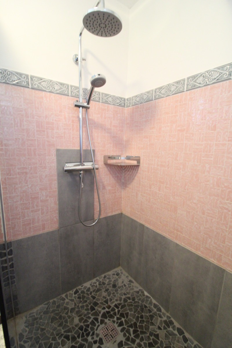 Grande douche italienne - Appartement Etage - Gites du Mourot