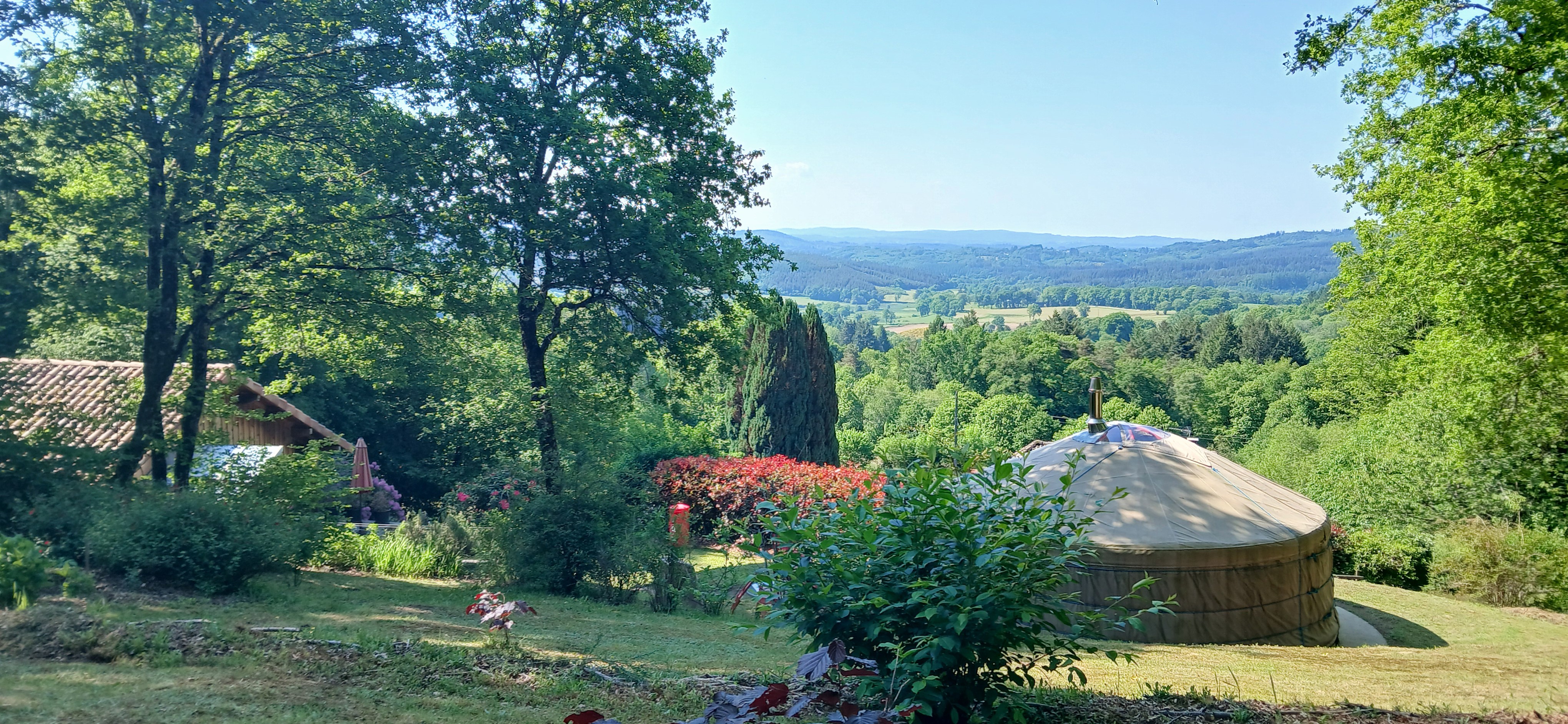 Yourte mongole "Le Point du Jour", en pleine nature, vue imprenable - Auriat, Creuse, au cœur du Limousin
