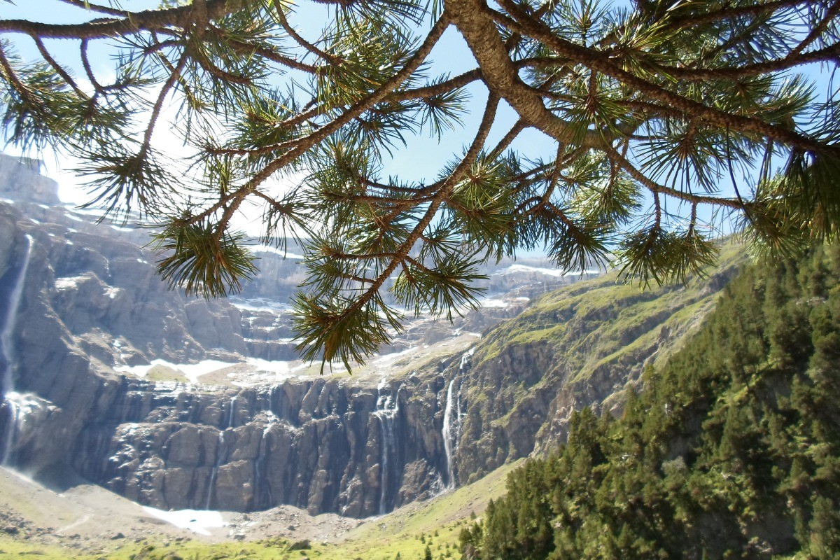 Cirque de GAVARNIE et sa cascade la plus haute d'EUROPE