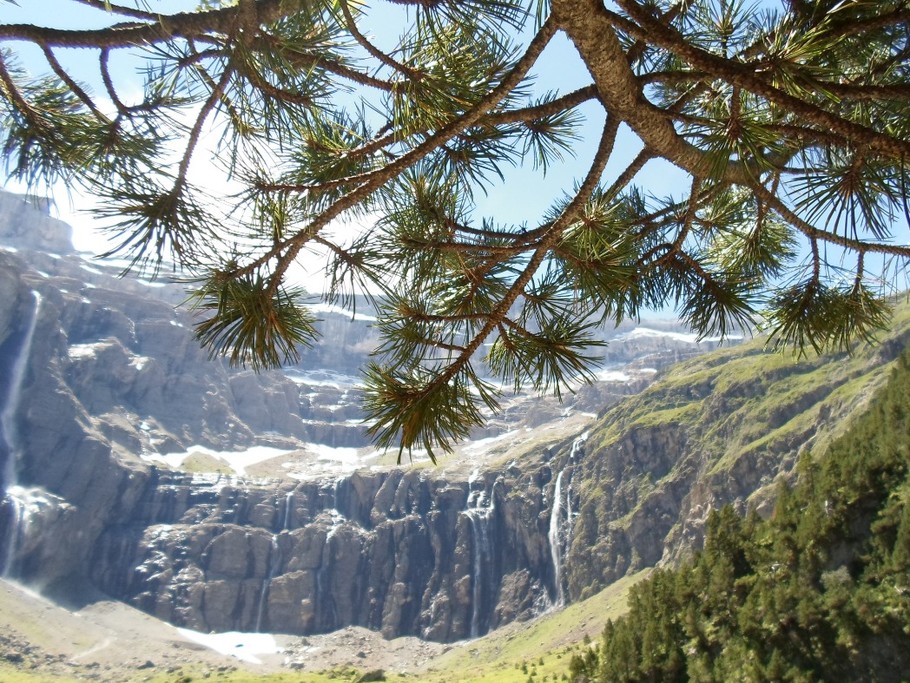 Cirque de GAVARNIE et sa cascade la plus haute d'EUROPE
