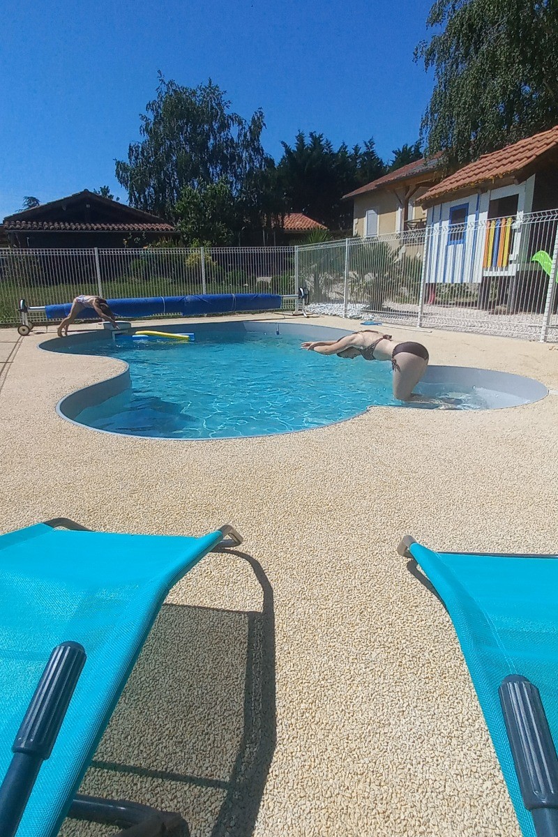 Duffort-Gers-Domaine de la Cambre-roulotte-camping à la ferme-nature-déconnexion-vue sur les Pyrénées-piscine