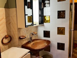 Salle de bains avec douche