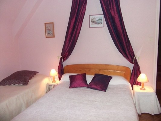 la Chambre Rose  avec 2 lits complémentaires