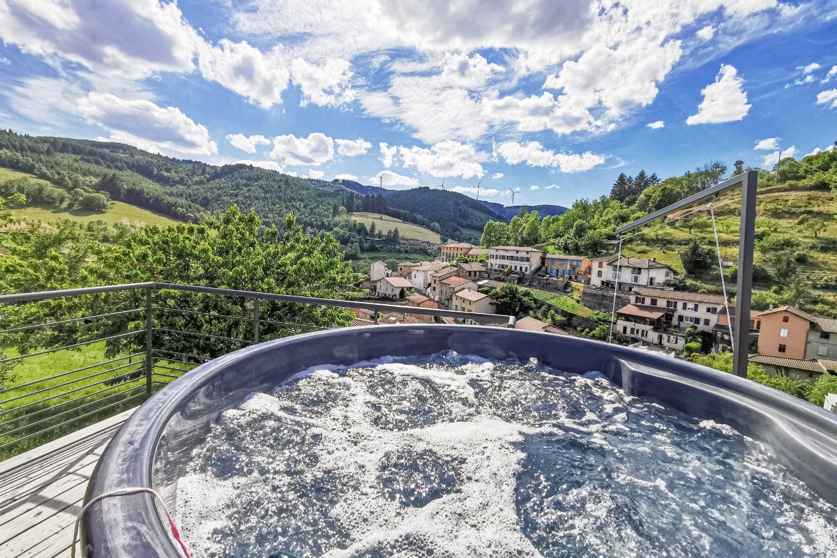 Plus qu'à plonger dans le bain nordique extérieur privatisé pendant 1 heure