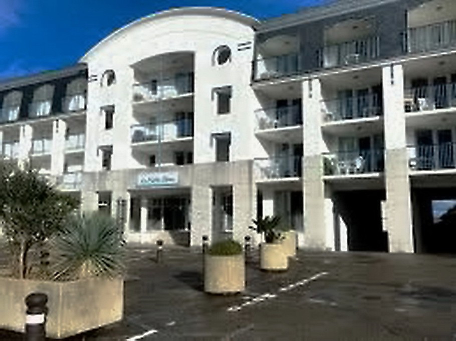 entrée de la résidence et du parking souterrain