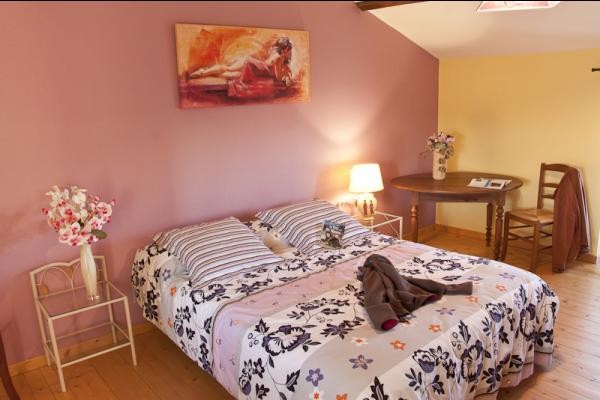 Chambre à l'étage : un lit en 160