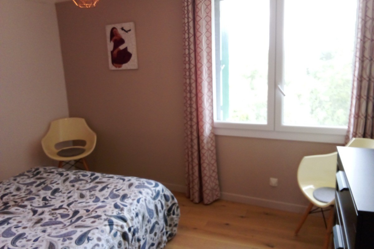 Chambre indépendante avec lit en 140 cm