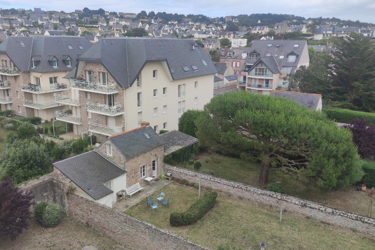 vue sur les jardins depuis chambre grand lit