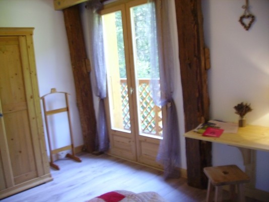 accès balcon depuis la chambre