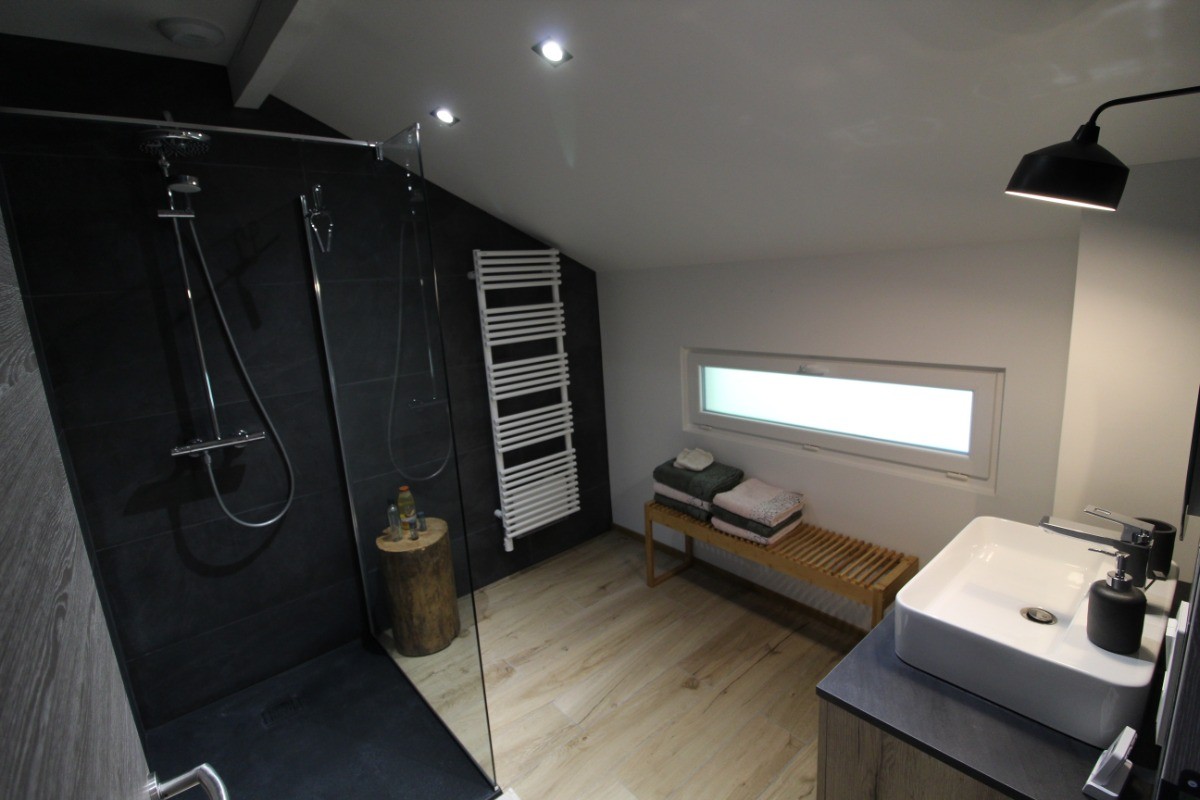 Salle d'eau, grande douche - Au Coin des Fées