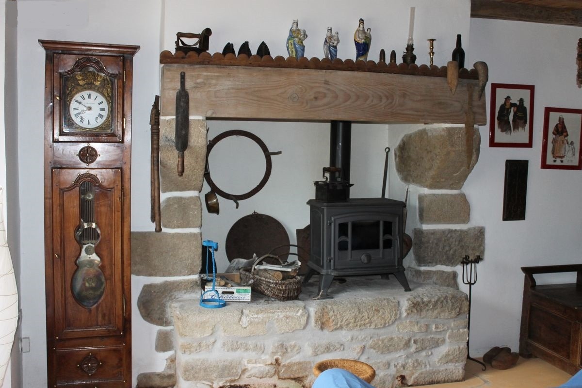 Poêle à bois dans le salon séjour