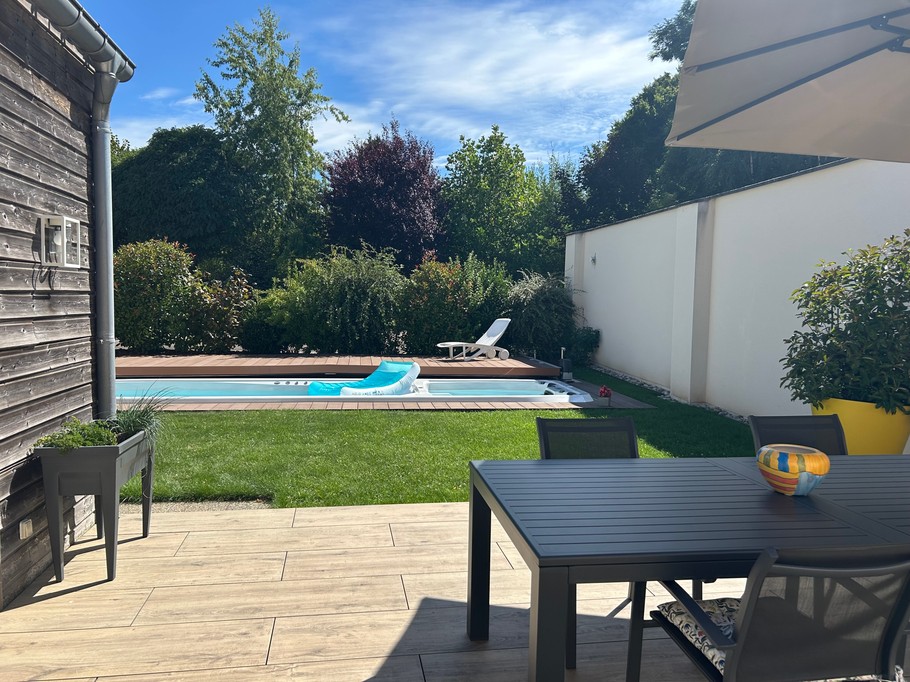 Espace terrasse, spa et spa de nage - Appartement les Marguerites - Contrexéville, Vosges