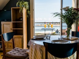 vue mer imprenable  pour cet appartement situé à 50m de la plage de Trestel, idéal pour 2 personnes