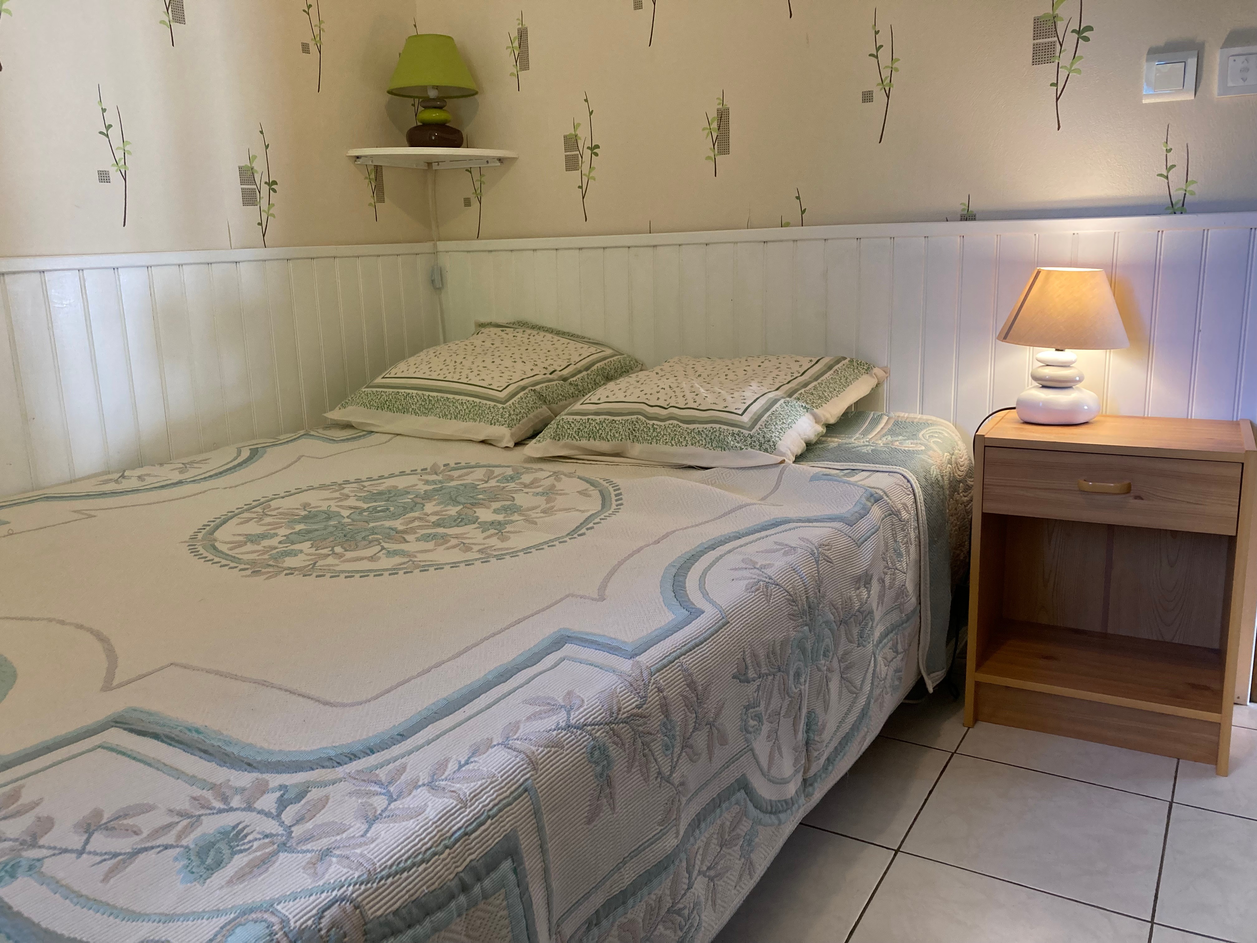 Chambre 2 lit double