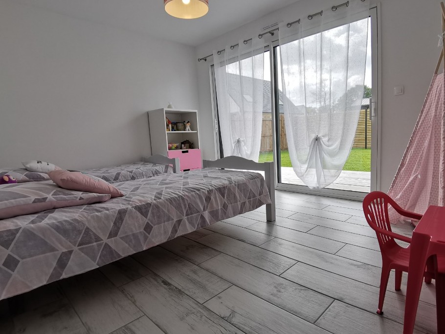 Chambre avec 2 lits 90