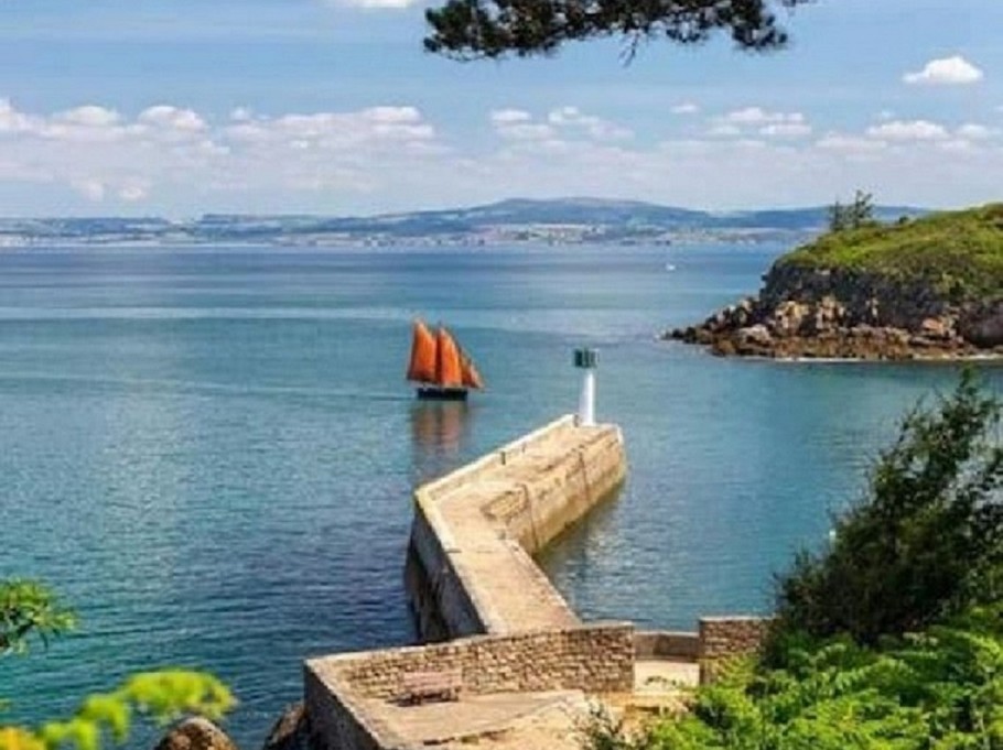Digue du port de Tréboul
