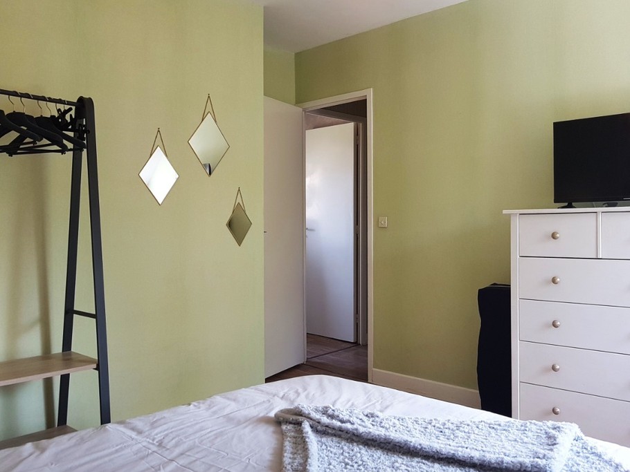 Chambre indépendante pour 2 personnes (1 lit 160cm ou 2 lits de 80 cm)
Crédits photo : Clévacances 35