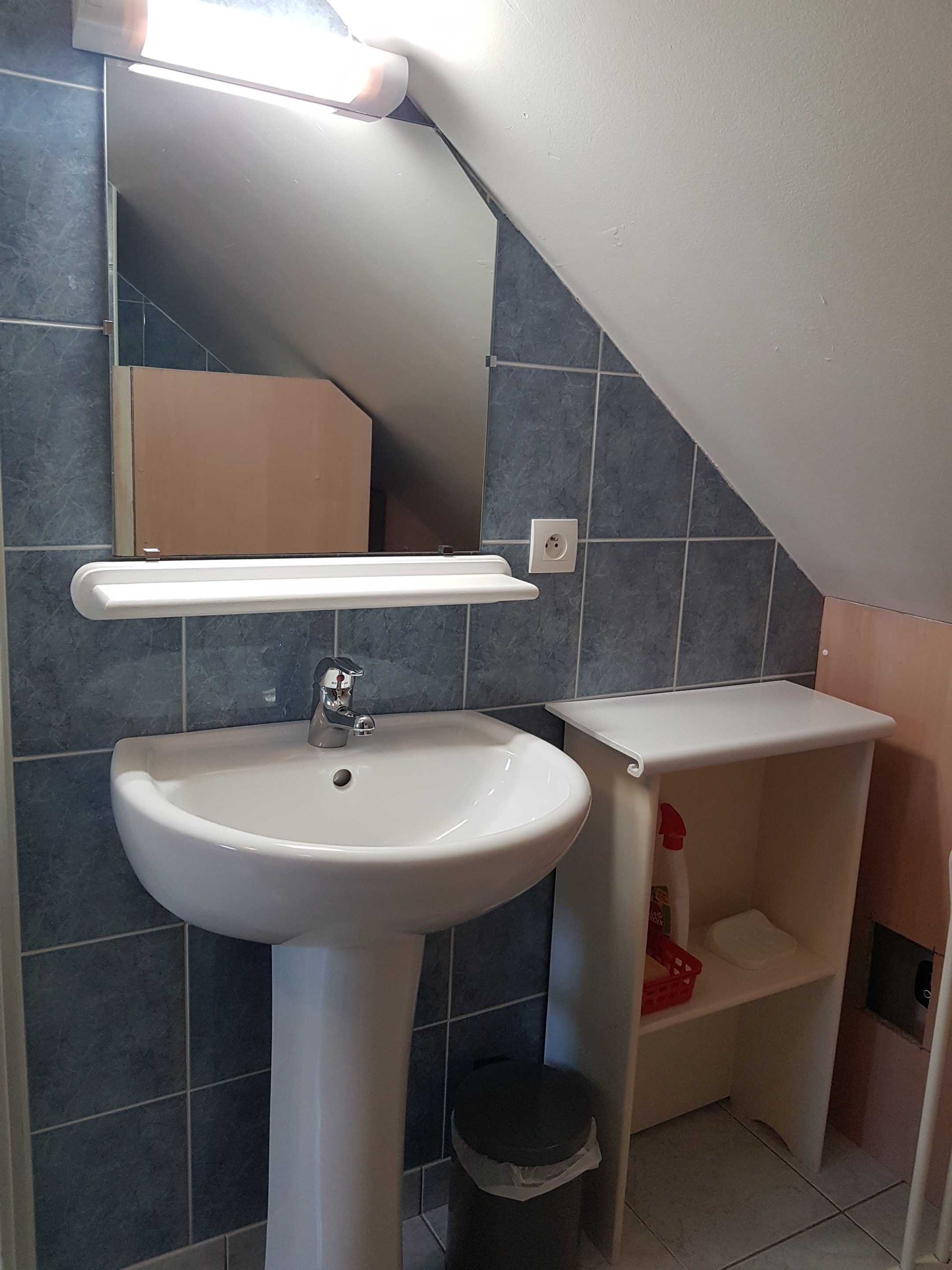 Shower room close to separate bedroom