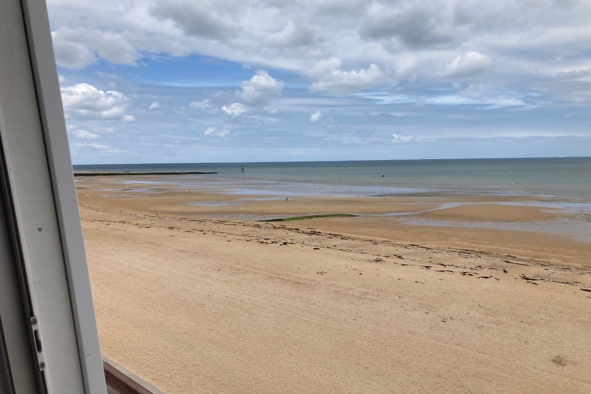 VUE SUR LA PLAGE GOLD BEACH