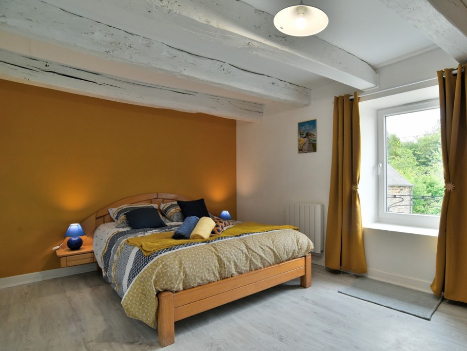 Chambre "Safran" pour 2 personnes (lit 140x190 cm)