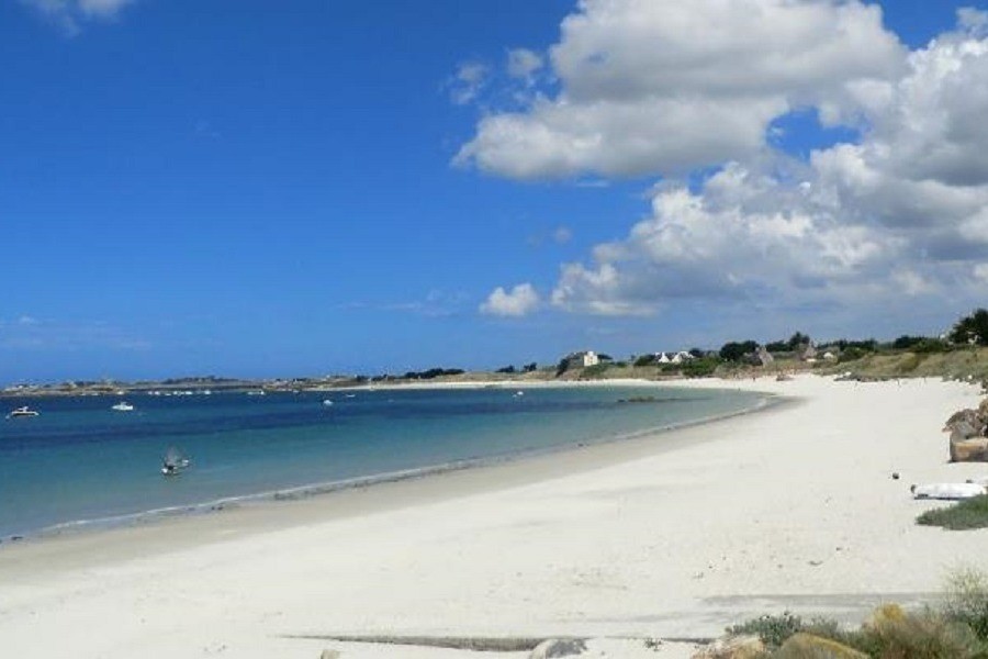 Grande plage de sable fin à Santec