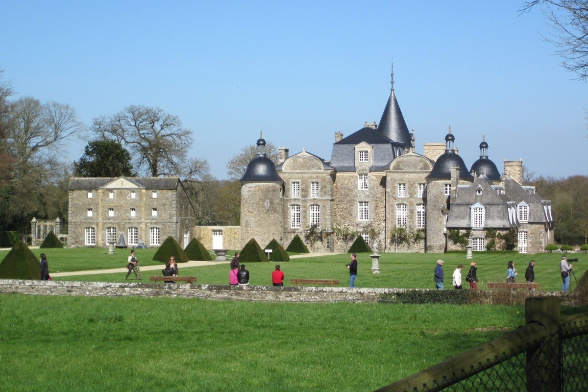 La Bretagne est reconnue pour ses édifices religieux et le centre Bretagne ne déroge pas à cette règle. Profitez de votre séjour au Val de Landrouët pour découvrir des petits bijoux architecturaux loin de l’agitation touristique.