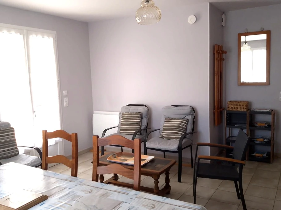 The dining room and summer lounge