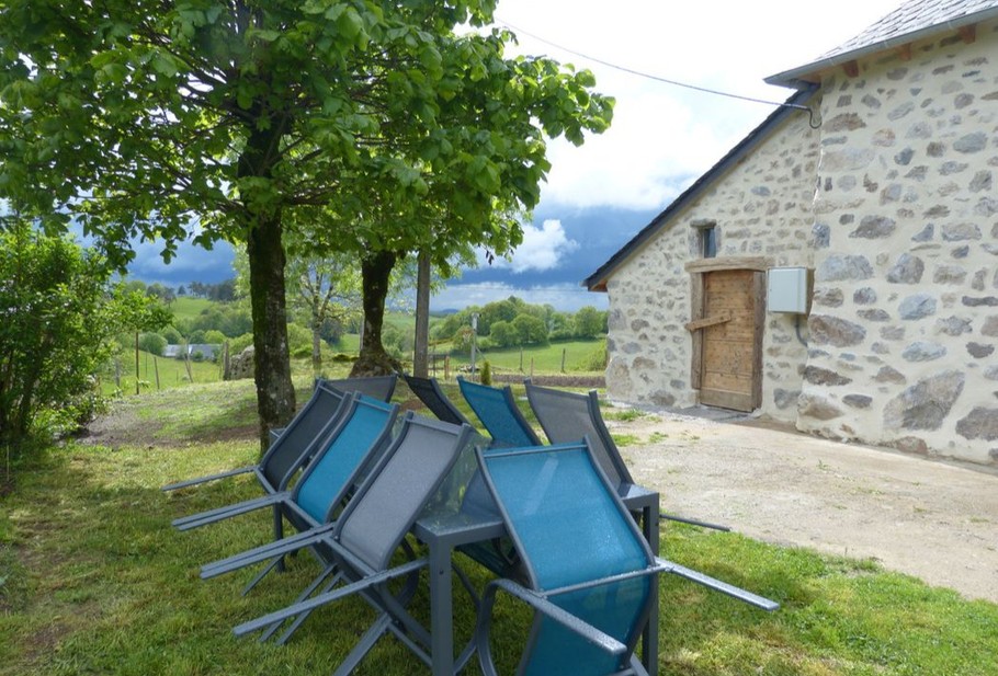 La terrasse devant le gîte