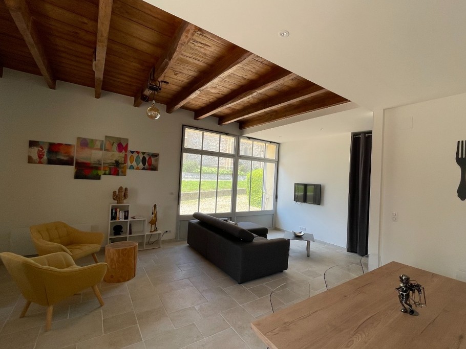 Pièce à vivre lumineuse