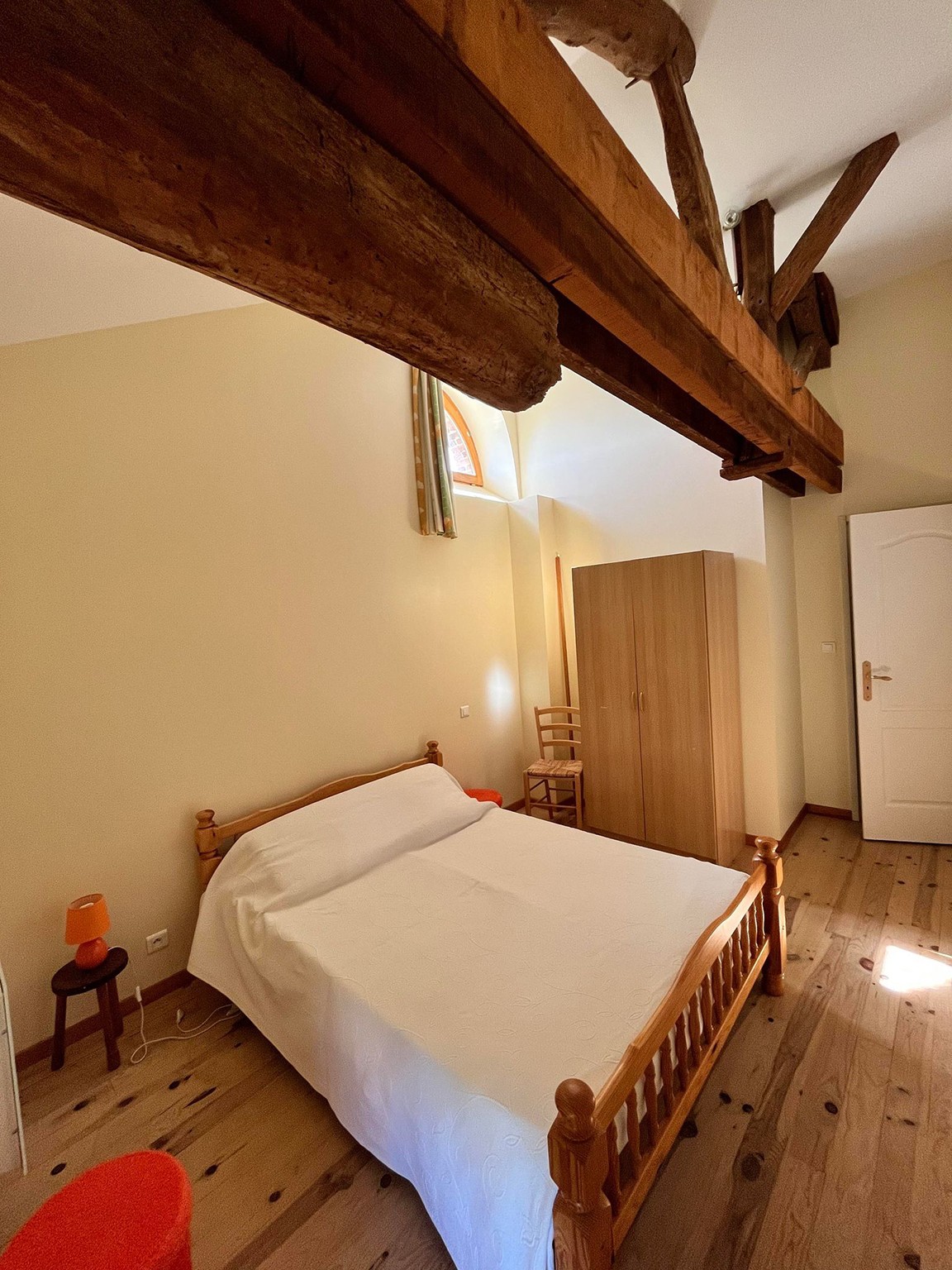 Chambre proche de la salle de bain