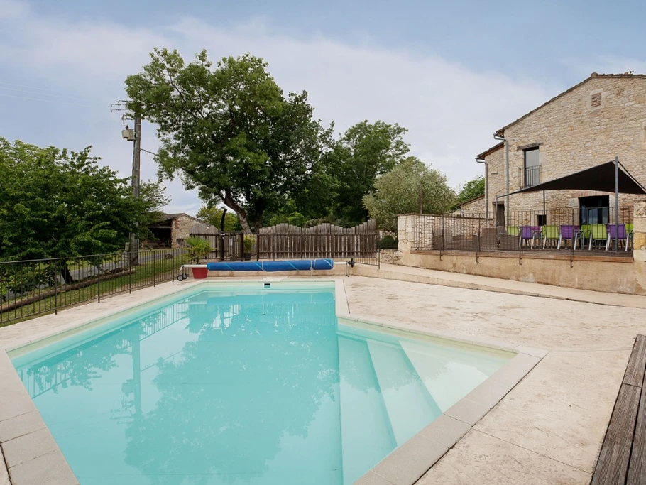 La piscine et sa terrasse