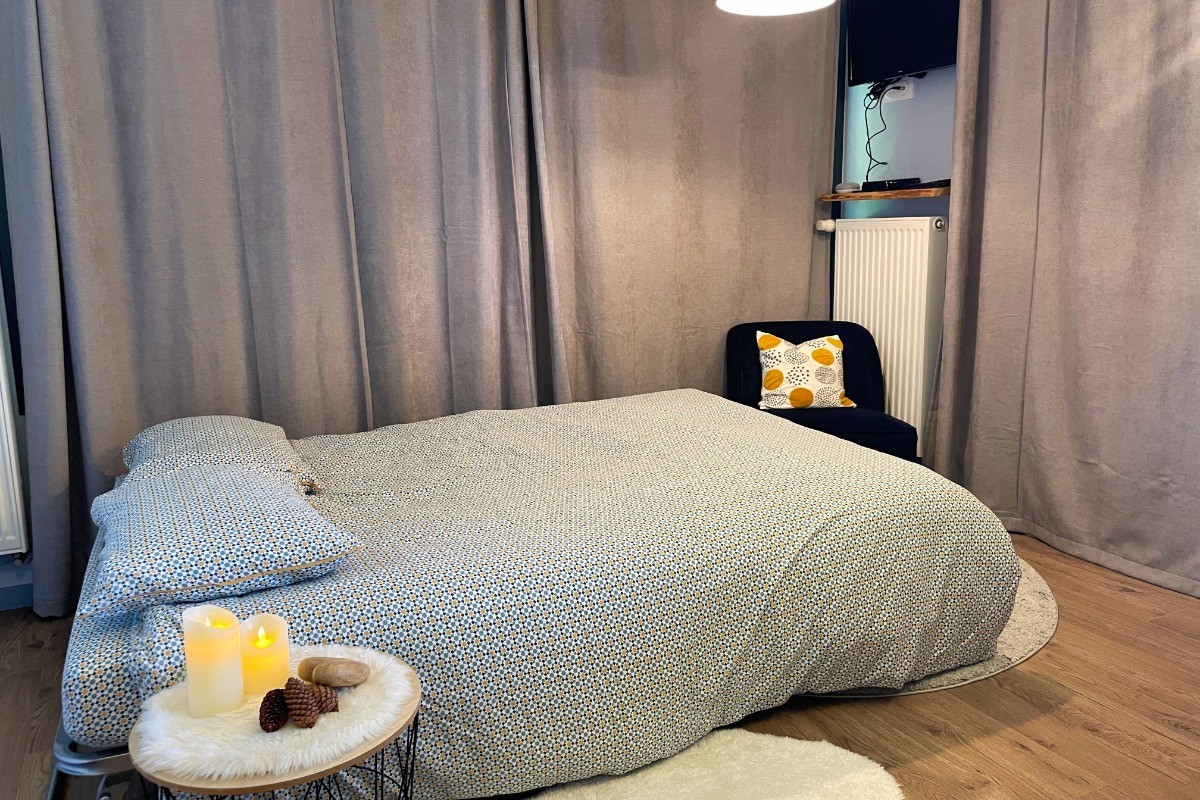 Lit BZ, matelas récent à ressorts et couche de mousse à mémoire de forme