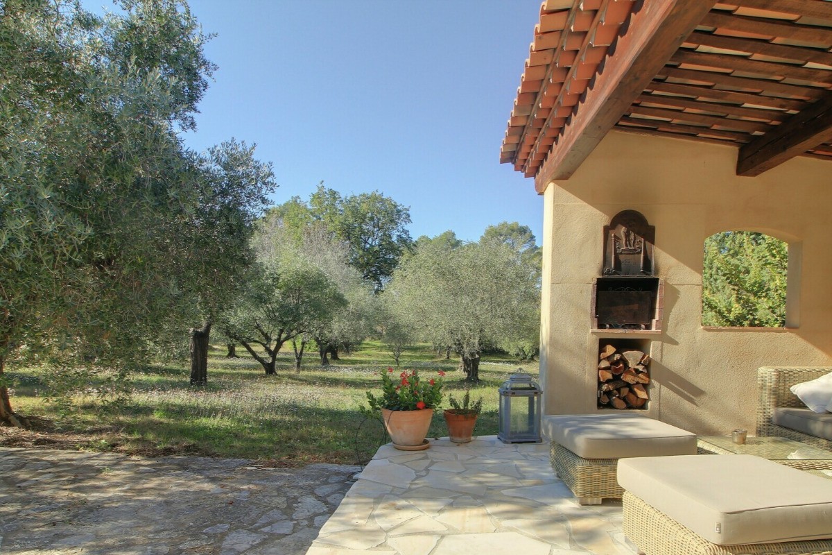 Grand patio, Mas les Heures Bleues