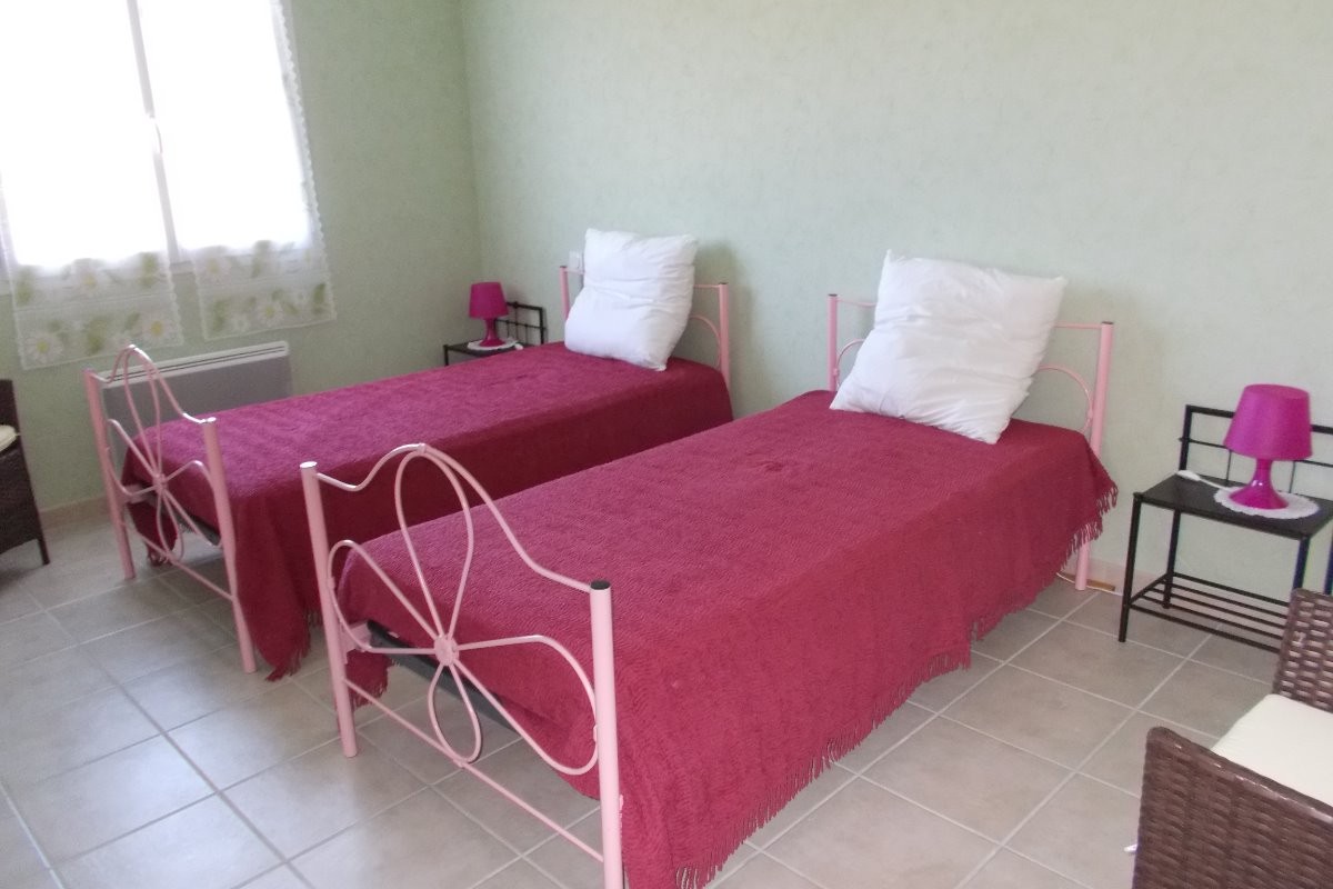 Maison indépendante avec jardin à Noirétable - Chambre