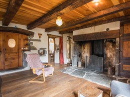 Salon cheminée GITE LE CUN FRAYSSHINES LOT 46 CLEVACANCES