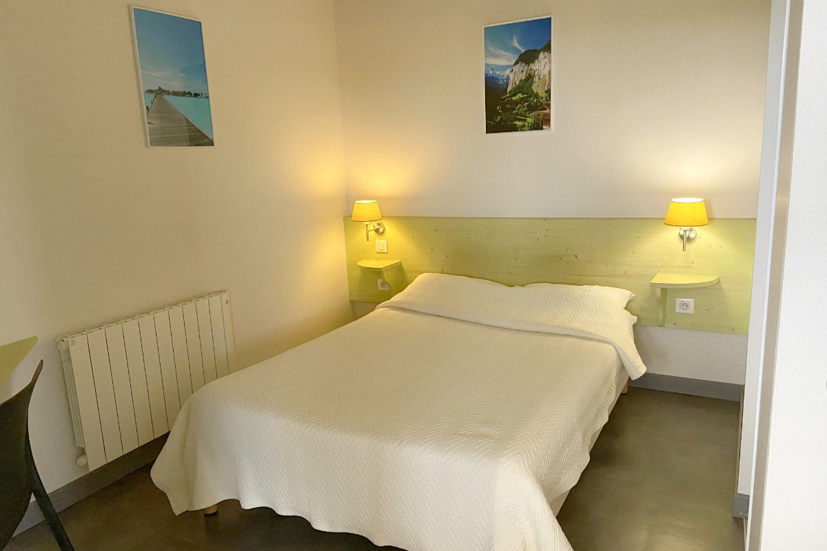 Chambre 2 : lit en 140