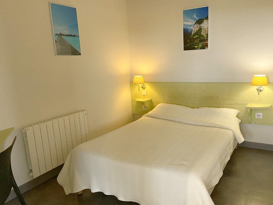 Chambre 2 : lit en 140