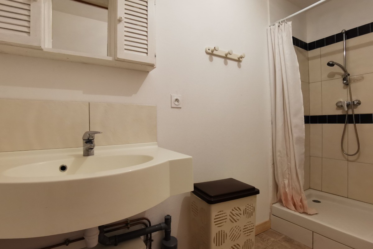 Salle d'eau avec WC