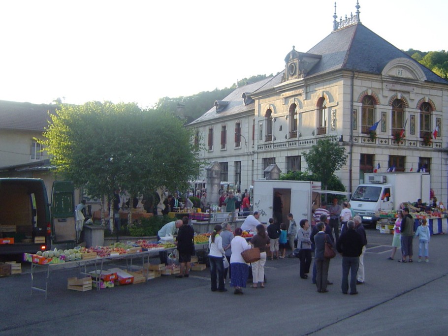 Marché nocturne au village (les mercredis soirs)