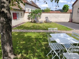 Espace extérieur privatif et place parking sol stabilisé