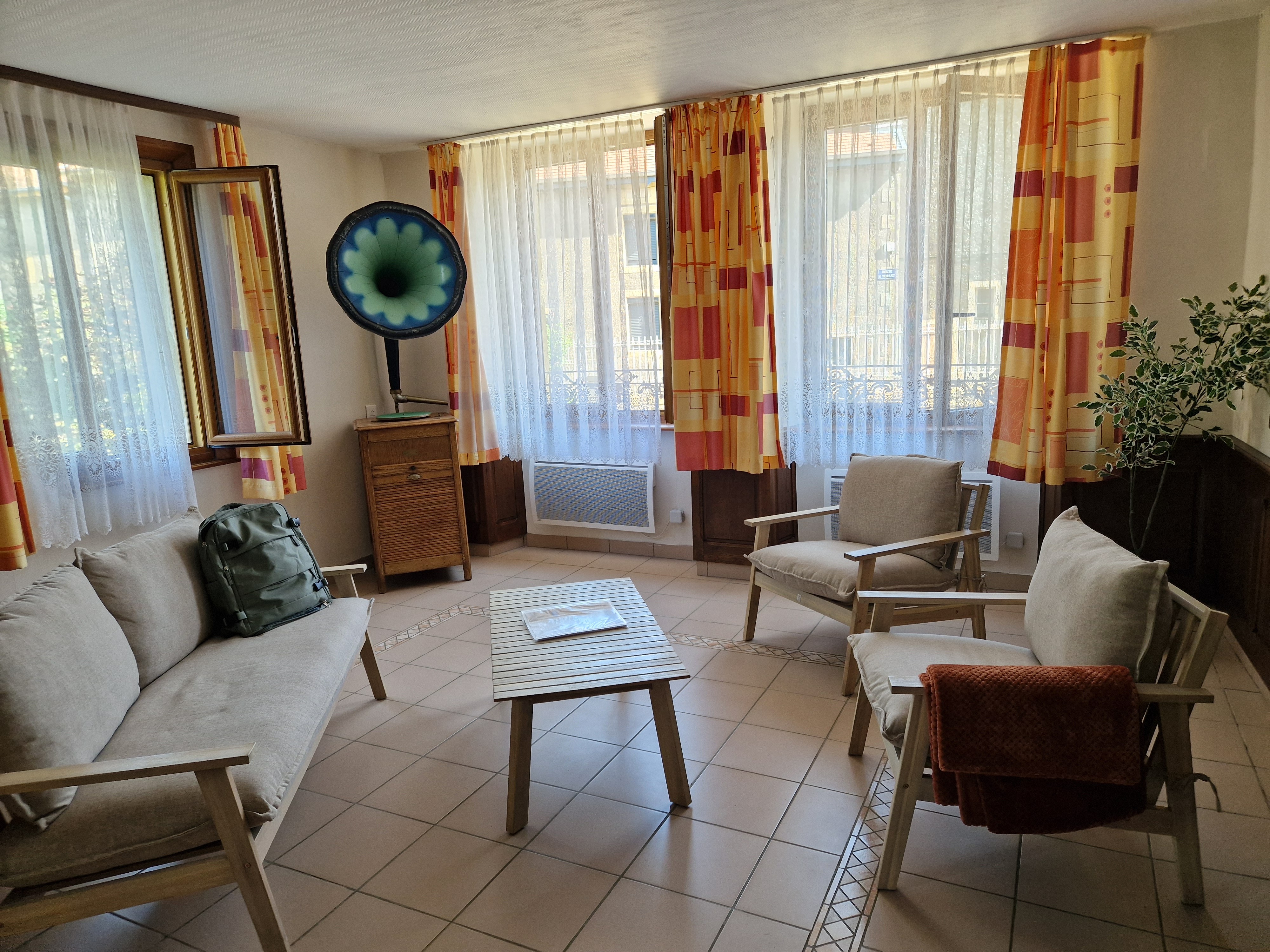 Espace salon Lit queen size160x200 - Chambre d'hôtes l'An 12 - Prairial