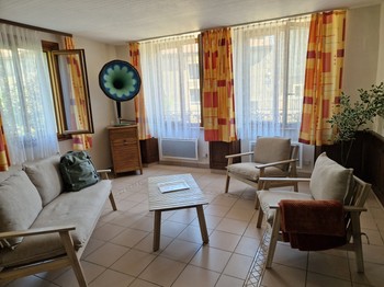 Espace salon Lit queen size160x200 - Chambre d'hôtes l'An 12 - Prairial