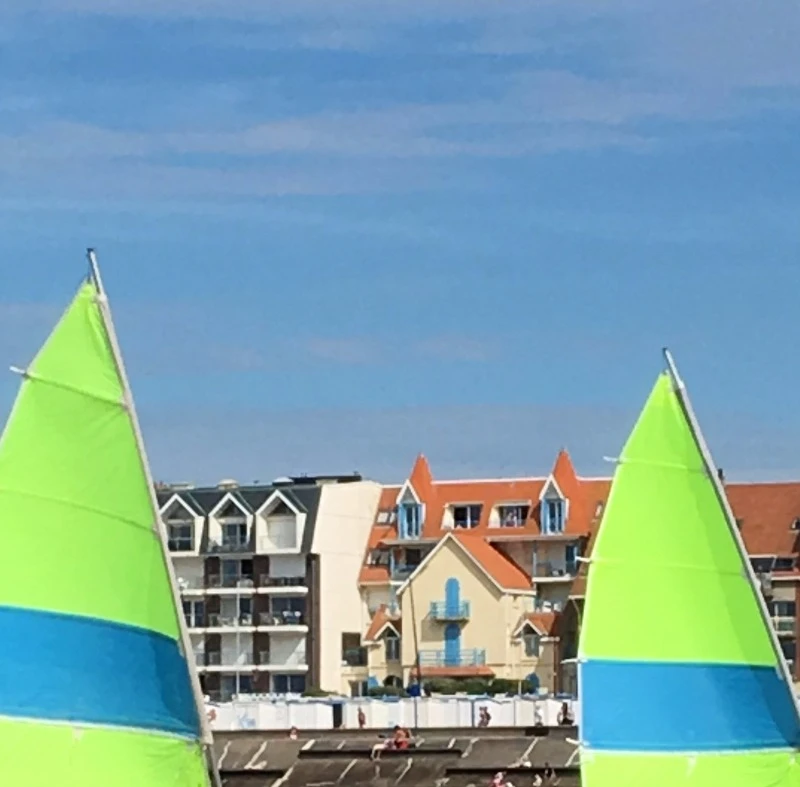 ECOLE DE CHARS A VOILE DEVANT LA RESIDENCE