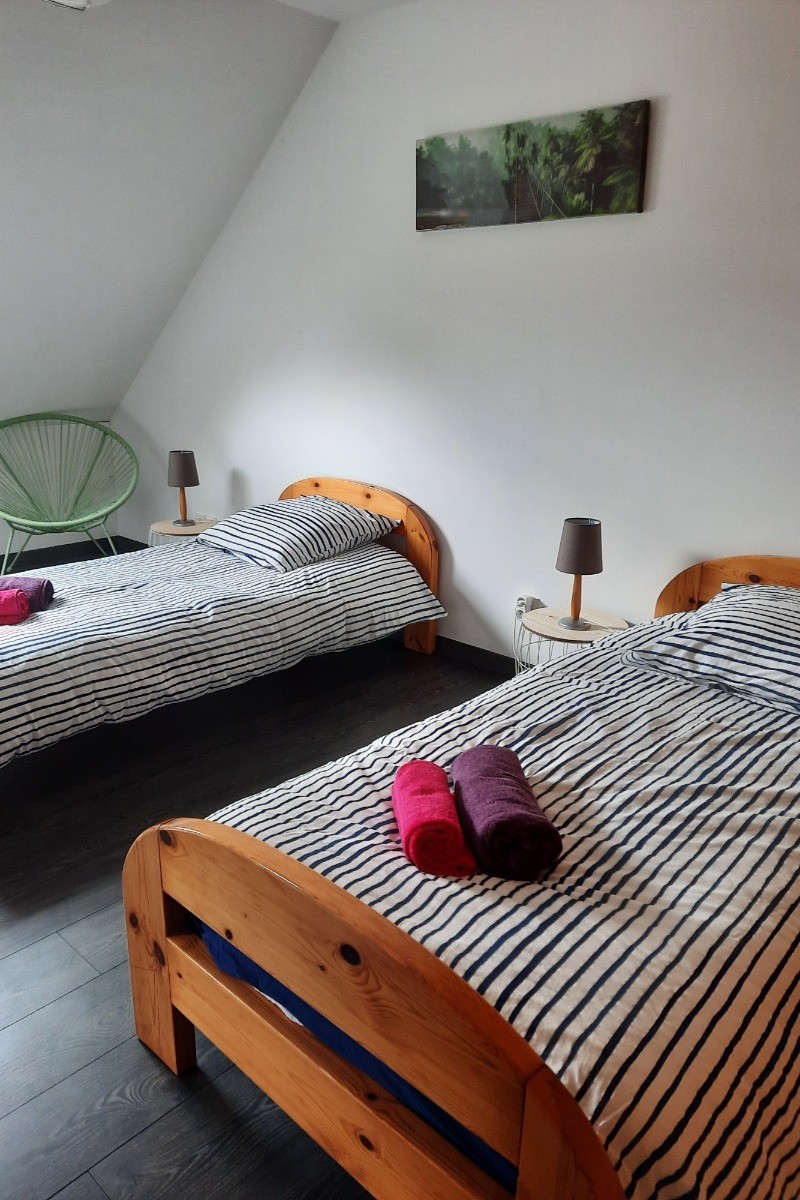 Chambre à l'étage avec 2 lits de 90