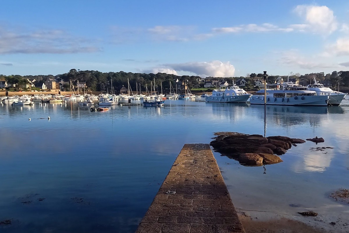 Port de Ploumanac'h à proximité