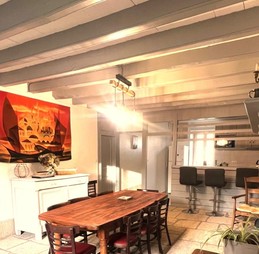 Salle à manger avec poêle à bois HAUTE VIENNE 87 Bersac sur Rivalier Gîte Chez Charles