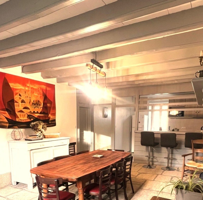 Salle à manger avec poêle à bois HAUTE VIENNE 87 Bersac sur Rivalier Gîte Chez Charles