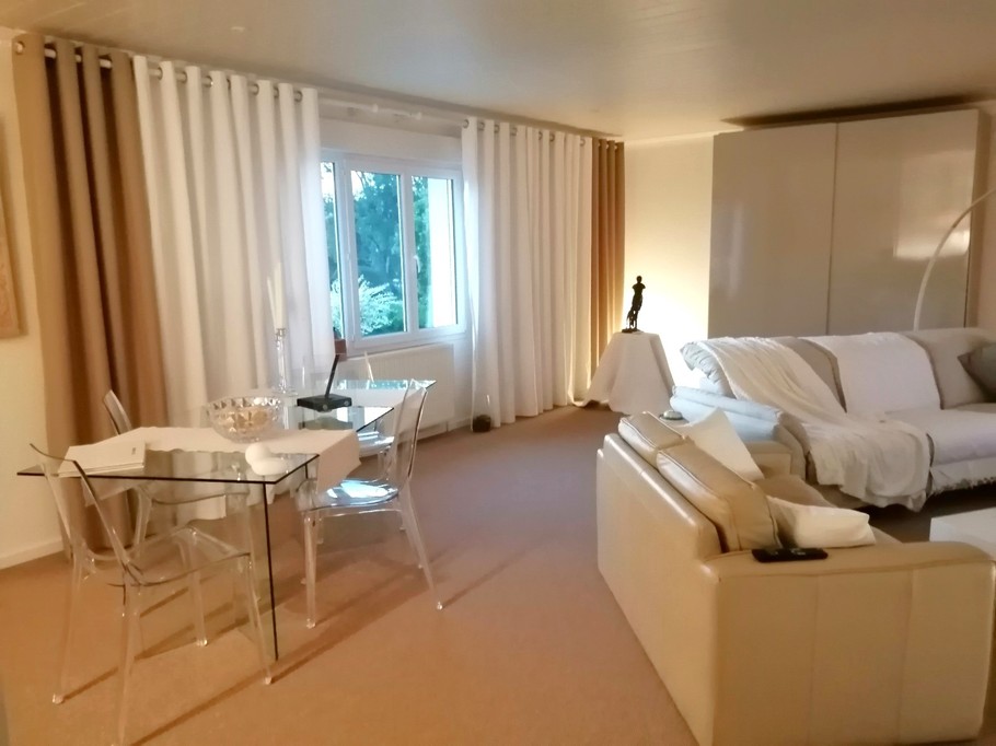 Salon/ séjour en commun - Chambre d’hôtes de charme avec piscine, terrasse et vue sur les prairies