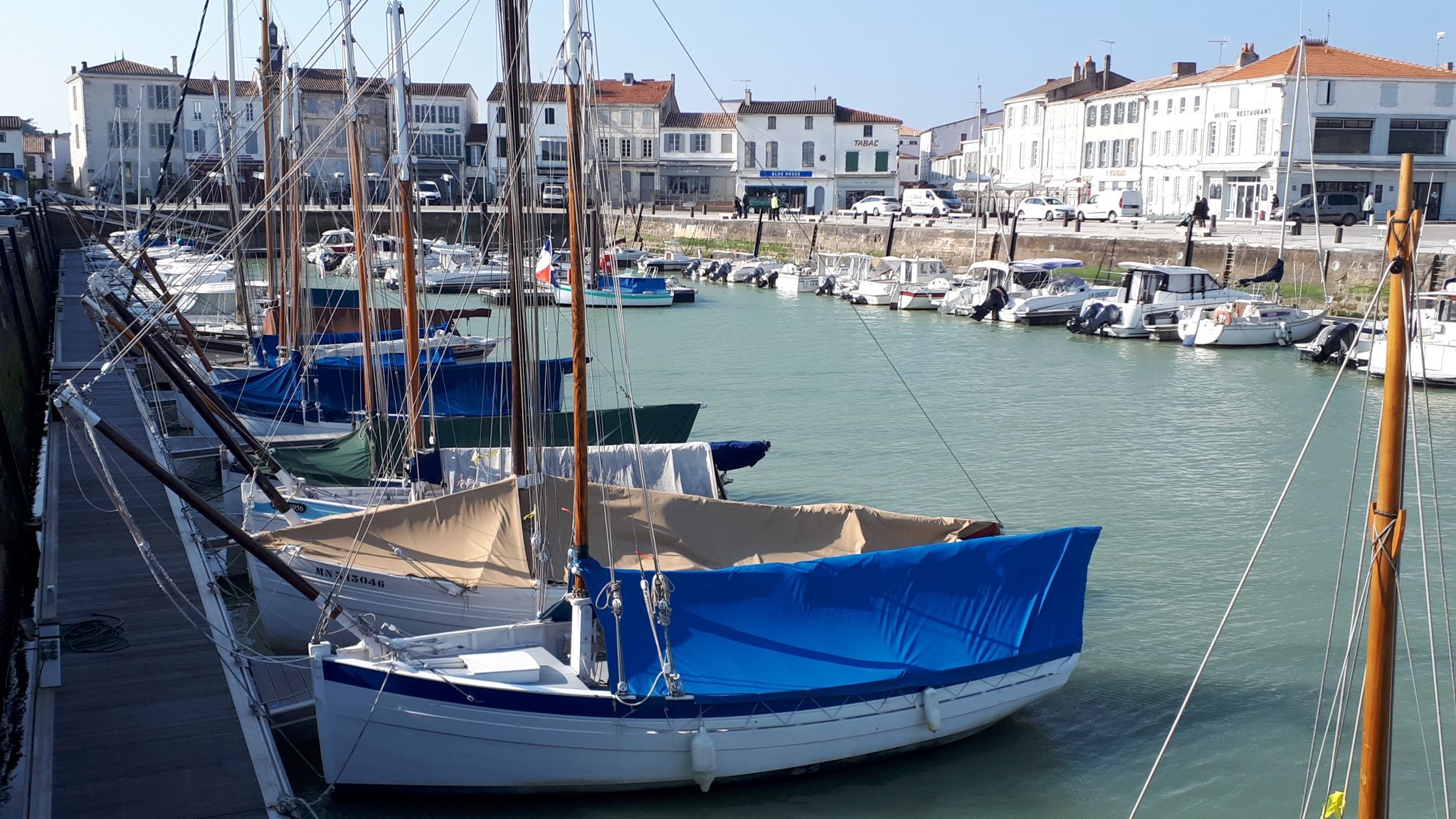 Le port de La Flotte à 2 minutes à pieds