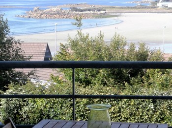 la grande et belle vue mer face à la plage de Trestel du balcon du duplex